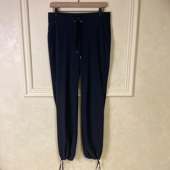 Athleta High Stretch 73455 Lined Slacks Polyester Woven Black Women's size 4 - Picture 1 of 7